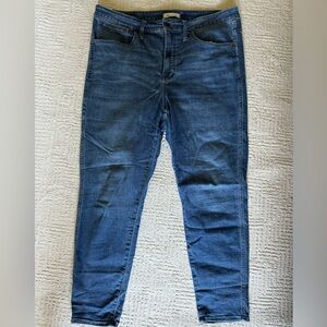 Madewell 10” Roadtripper - size 16w.  Medium wash.